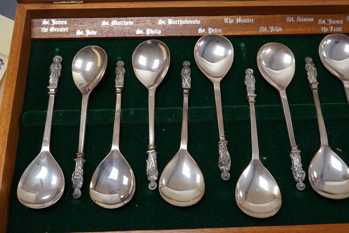 A cased set of thirteen Birmingham Mint limited edition silver apostle spoons, London, 1977, 14.3cm, 14.3oz.